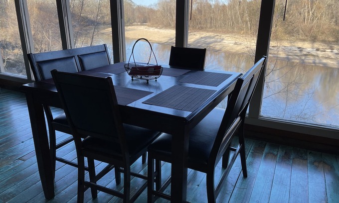 Clinton Cabin | COZY CABIN ON THE RIVER WITH AMAZING VIEWS & SCENERY