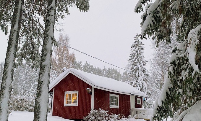 Gallo Cottage | Cozy cabin with fireplace & lake view