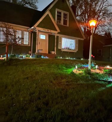 Westside Connection Villa | Cozy Cape Cod