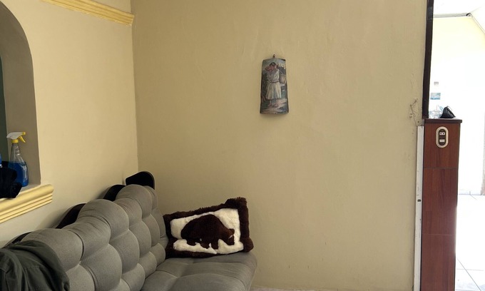 Santa Ana House | Cozy central house