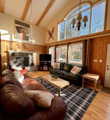 Montgomery Center House | Cozy Chalet at Jay Peak