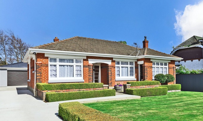 Invercargill House | Cozy City Cottage