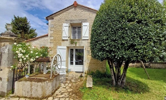 Rouillac House | Cozy, comfortable gite, in the center of Rouillac, with private garden.