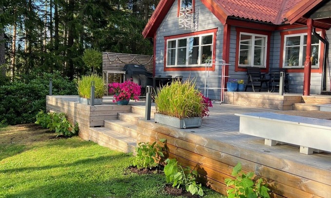 Karlskoga Cottage | Cozy cottage by the lake