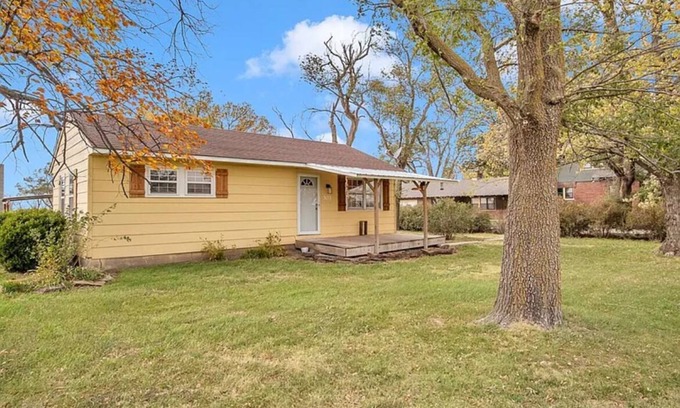 Harvey County Cottage | Cozy cottage nestled on 5 acres north of Halstead ks