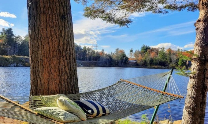 Otis Cottage | Cozy Cottage on the Lake