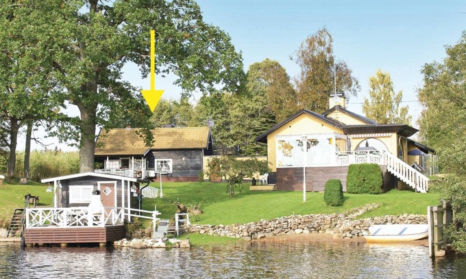 Vaxtorp House | Cozy cottage outside Våxtorp with beautiful views of lake Sjöaltesjön in Halland.