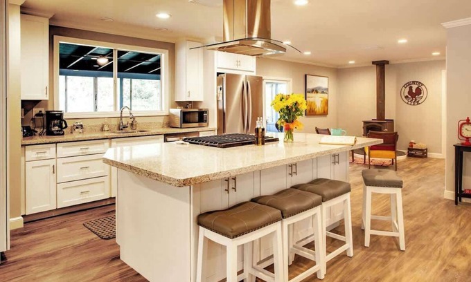 Sebastopol House | Cozy Country Cottage in Sebastopol