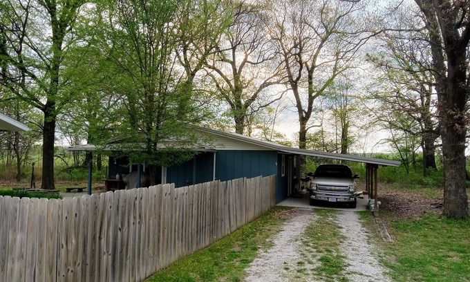 Powell Cottage | Cozy country hideaway just outside Neosho, No pets and No smoking