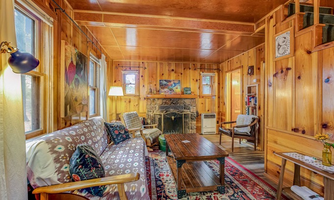 Idyllwild Cabin | Cozy dog friendly cabin w/large deck, original rock fireplace & loft bedroom
