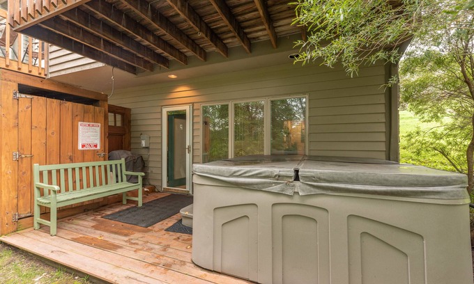 McHenry House | Cozy Dog Friendly End Unit w/Hot Tub & Fireplace