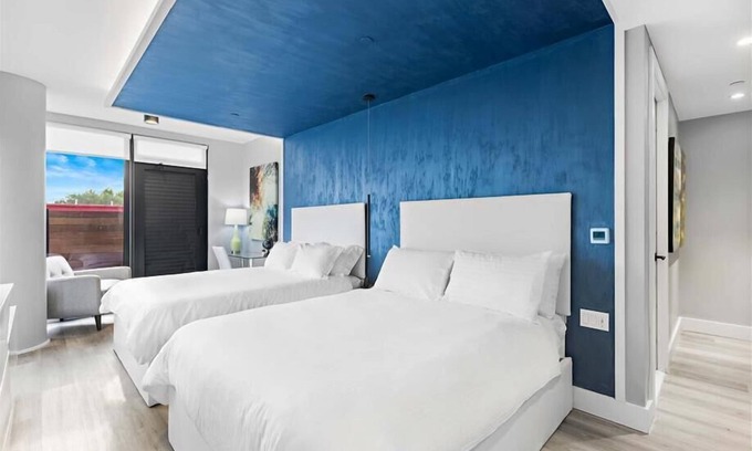 Mott Haven Hotel | Cozy Double Queen Suite w/Kitchen | 4 mins away from Subway | Mott Haven