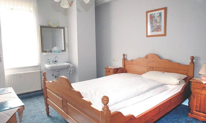 Habichtswald Apartment | Cozy double room, 15sqm with private bathroom