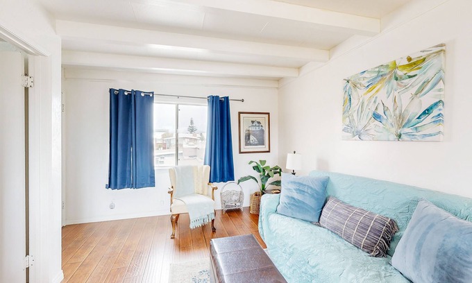 Pierpont Bay Apartment | Cozy duplex with oceanview balcony - steps to the beach