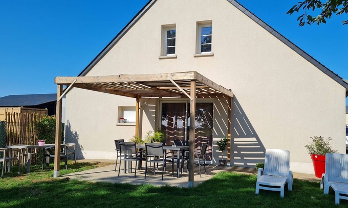 Cravant Cottage | Cozy Farmhouse Stay: 5 Guests, Scenic Views, Near Loire Valley Castles