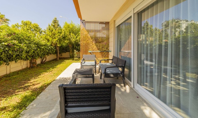 Altnkum Mahallesi Apartment | Cozy Flat w Garden 5 min to Beach in Antalya