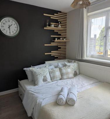 Stonnall House | Cozy garden facing room