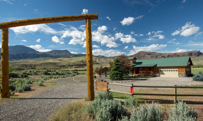 Cody Cabin | Cozy Guest House on the Road to Yellowstone!