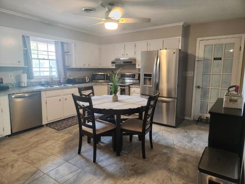 Fredericksburg House | Cozy Home 3 miles from I95 and Downtown