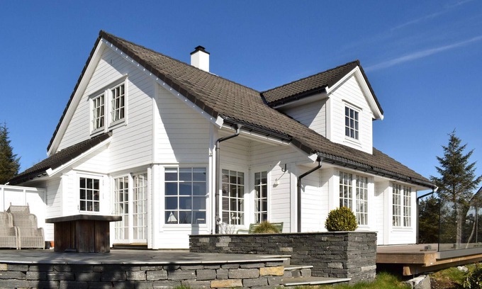 Austevoll House | Cozy home in Bakkasund with kitchen