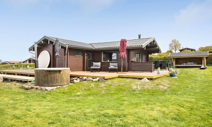 Skastrup Strand House | Cozy home in Bogense with WiFi