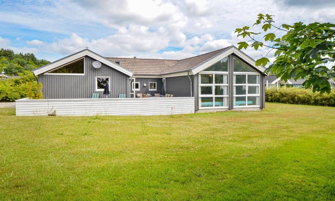 Lyngsbæk Strand House | Cozy home in Ebeltoft with sauna