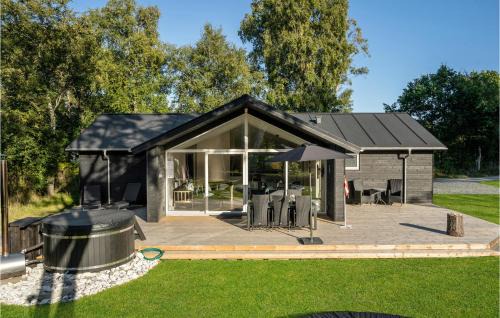Grena Strand House | Cozy Home In Grenaa With Kitchen