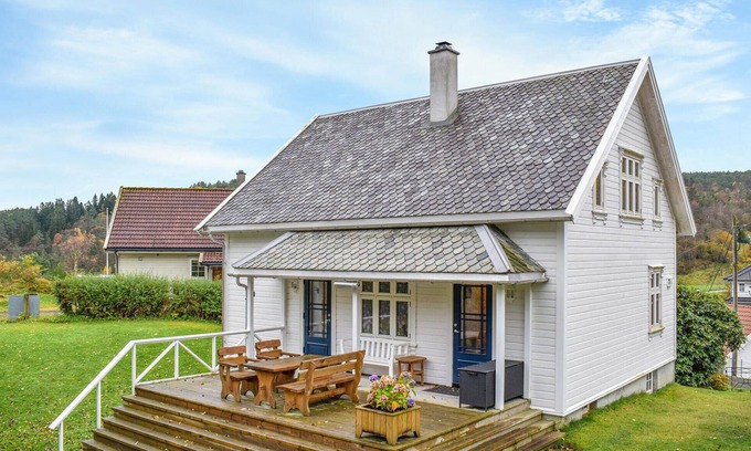 Suldal House | Cozy home in Hebnes with WiFi