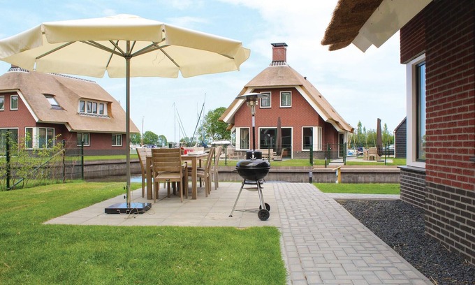 Idskenhuizen House | Cozy home in Idskenhuizen with sauna