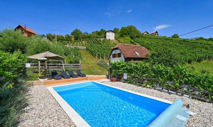 Pregrada House | Cozy home in Vrhi Vinagorski