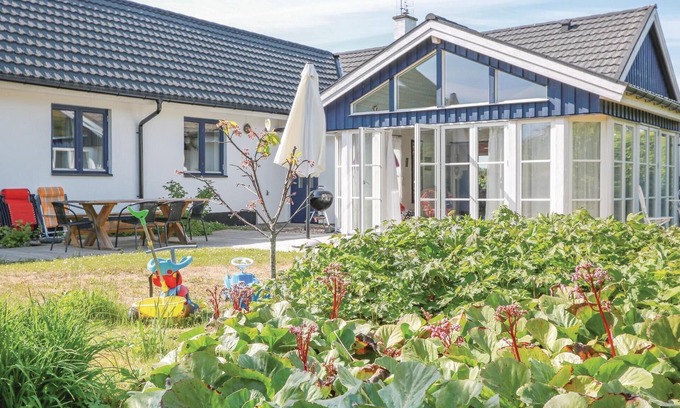 Svarte House | Cozy home in Ystad with kitchen