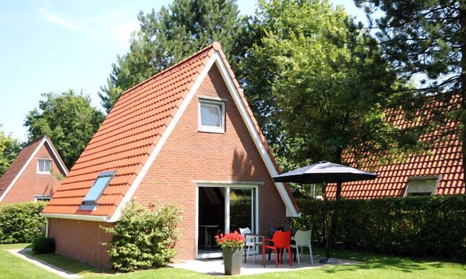 Sint Nicolaasga House | Cozy house in a holiday park in Sint Nicolaasga/Langweer (Free Wifi)