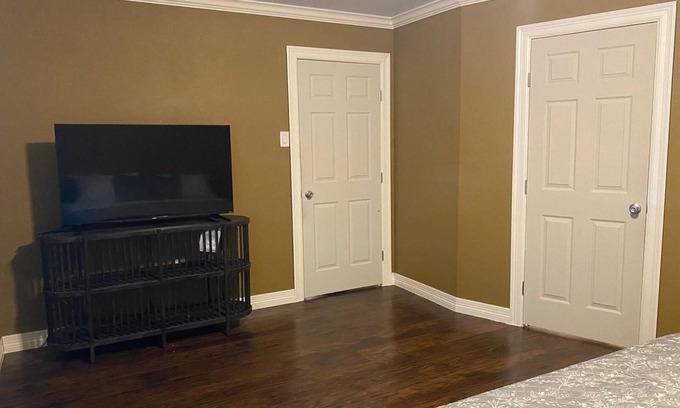 Iowa Colony House | Cozy house in welcoming Rosharon with WiFi, AC