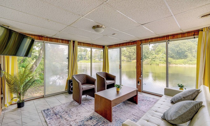 Stow House | Cozy House on Meadowbrook Lake: Serene, Scenic!