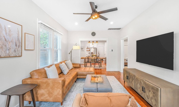 Hyde Park House | Cozy Hyde Park Home Central Austin Near UT & DT Mini Golf!