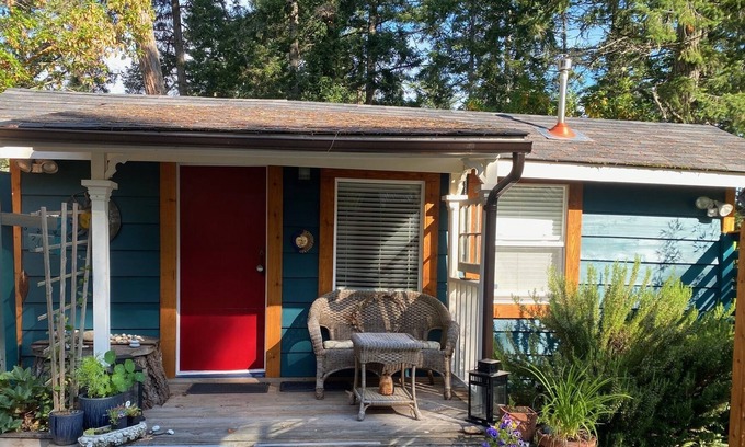 Long Harbour Bed & Breakfast | Cozy island getaway with ocean views