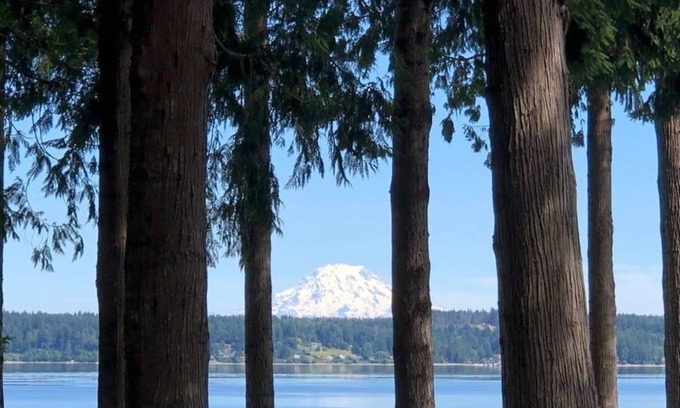 Burley House | Cozy Island Home w/Water View and Private Hot Tub