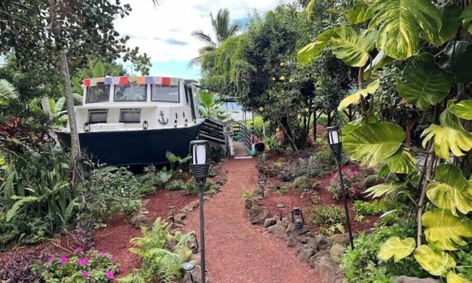 Kealakekua Bed & Breakfast | Cozy jungle boat hideaway with stunning ocean view TA-154-746-2656-01