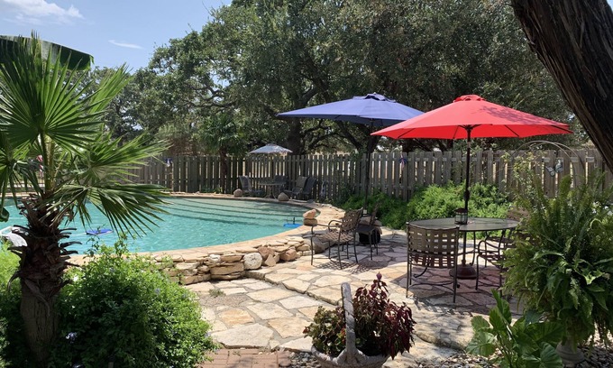 Buchanan Dam Cabin | Cozy Lake Cabin ; private Hot Tub , pool & kayaks possibly shared.