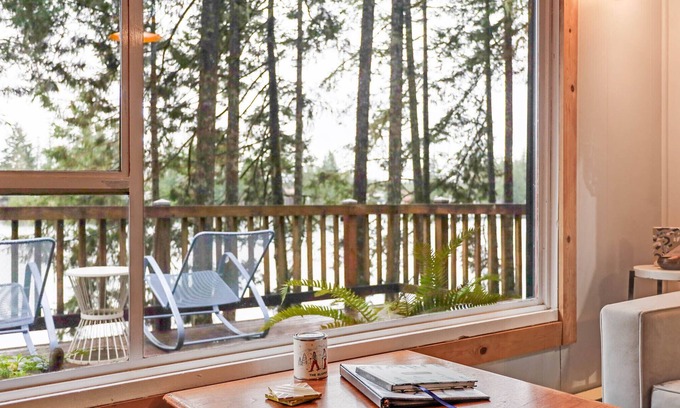 Grapeview Cabin | Cozy Lakeside Cabin with Modern Amenities