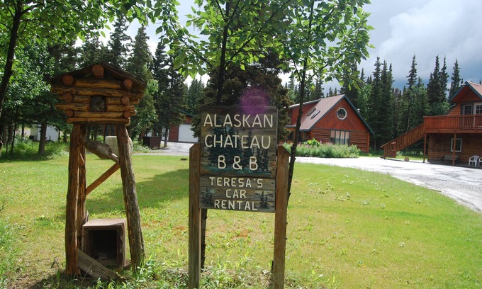 Healy House | Cozy Log Home Close to Denali National Park, Activities, Services & Restaurants