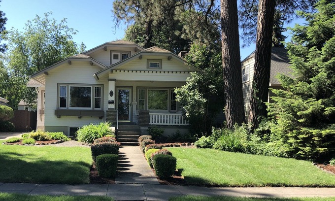 Manito House | Cozy Manito Park Craftsman