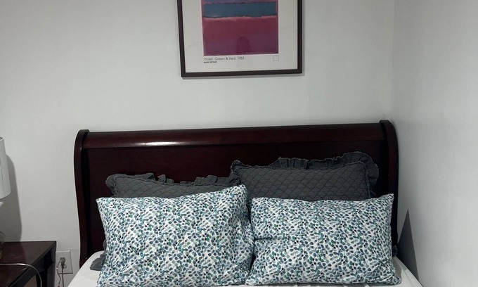 Dover Apartment | Cozy Modern 3-bedroom/2 Bath apartment in downtown Dover with AC, WiFi