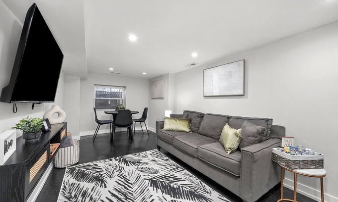 Albany Park Apartment | Cozy, Modern Garden Unit