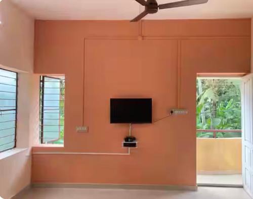 Kazhakuttam Apartment | Cozy n spacious air conditioned furnished 3BHK
