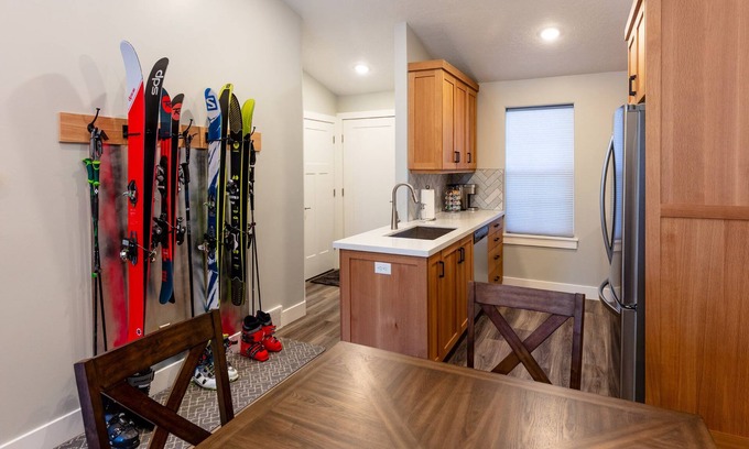 Cottonwood Heights Apartment | Cozy, new, sleeps 6! Best location close to canyons!