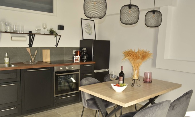 Bornsen Apartment | Cozy newly furnished basement apartment. Close to the city and yet idyllic