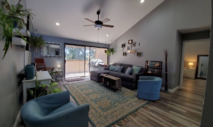 University City House | Cozy Newly Remodeled UCSD/La Jolla Condo 2 bd Monthly Rental