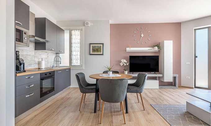 Pozzoleone Apartment | Cozy, newly renovated apartment in the heart of Pozzoleone