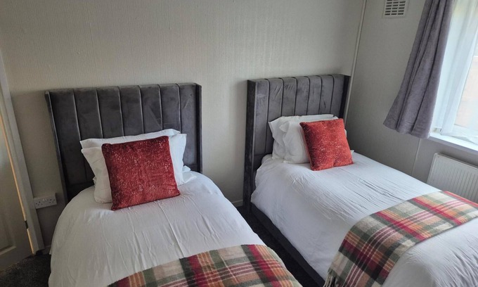 Aylestone Apartment | Cozy Opulent 2 bedroomed Apartment/Maisonette